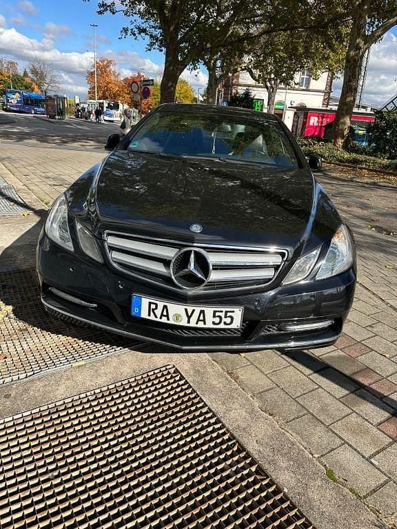 Schwarz Gebraucht 2012 Mercedes E220 Coupé | 9.500 € (Superpreis) - Bild 1/4