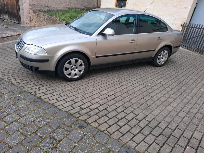 Beige Gebraucht 2004 VW Passat Limousine | 1.500 € (Fairer Preis) - Bild 1/4