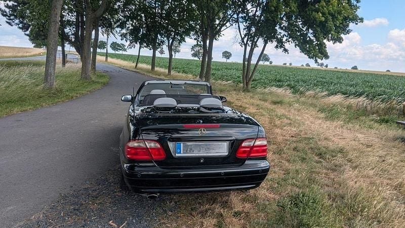 Gebraucht Mercedes CLK320 218 PS (160 kW) 2001 Schwarz Cabrio