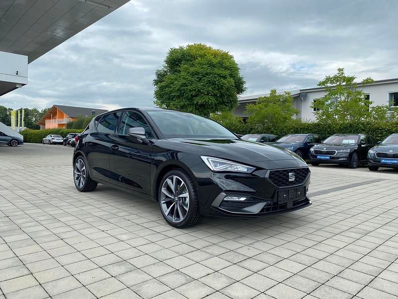 Midnight schwarz meta.../schwarz Gebraucht 2021 Seat Leon FR Limousine | 21.110 € (Fairer Preis) - Bild 1/4