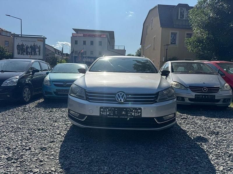 Silber Gebraucht 2011 VW Passat Trendline Kombi | 4.700 € (Superpreis) - Bild 1/4