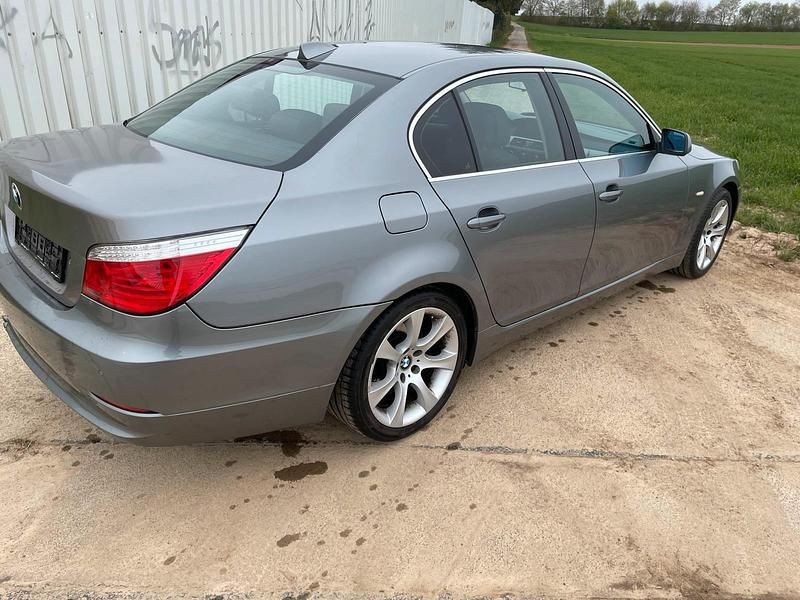 Gebraucht BMW 523 190 PS (139 kW) 2008 Grau Limousine