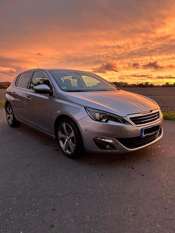 Silber Gebraucht 2017 Peugeot 308 Kleinwagen | 9.500 € (Fairer Preis) - Bild 1/4