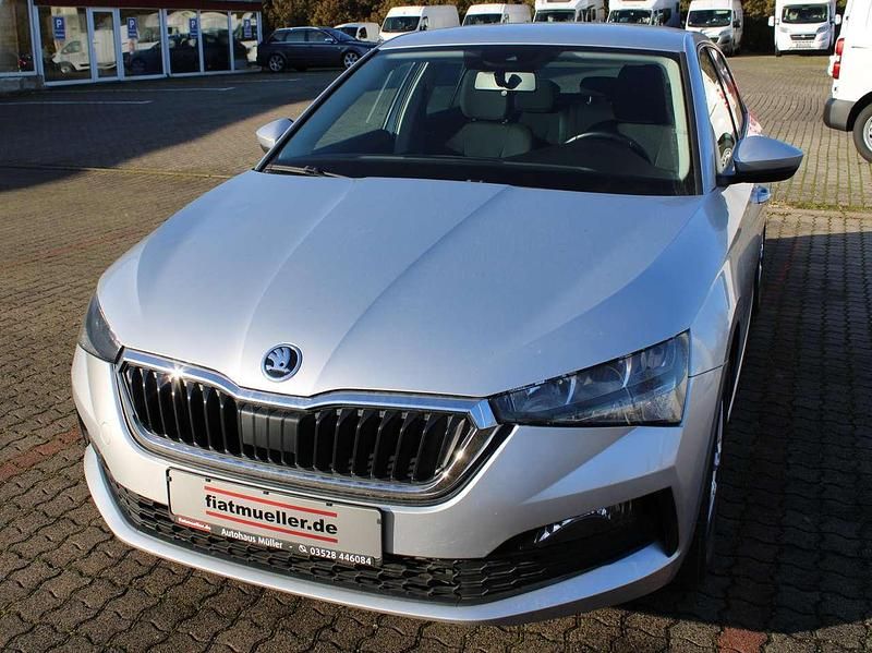 Gebraucht Skoda Scala Ambition 116 PS (85 kW) 2019 Brilliantsilber metallic Kleinwagen