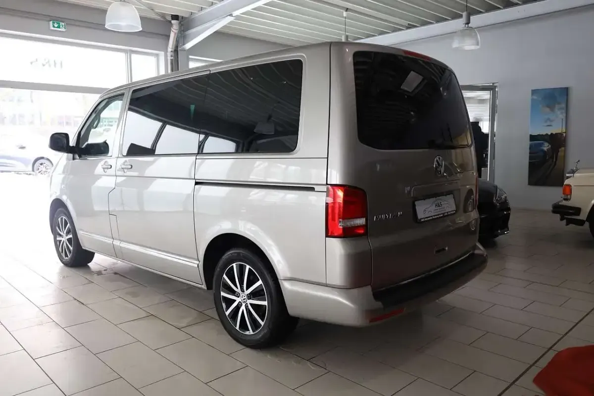 Gebraucht VW Multivan Highline 179 PS (131 kW) 2015 Sandbeige Van / Kleinbus