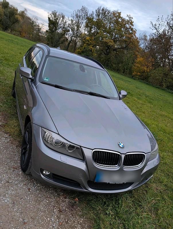 Silber Gebraucht 2012 BMW 320 Comfort Edition Kombi | 7.500 € (Superpreis) - Bild 1/4