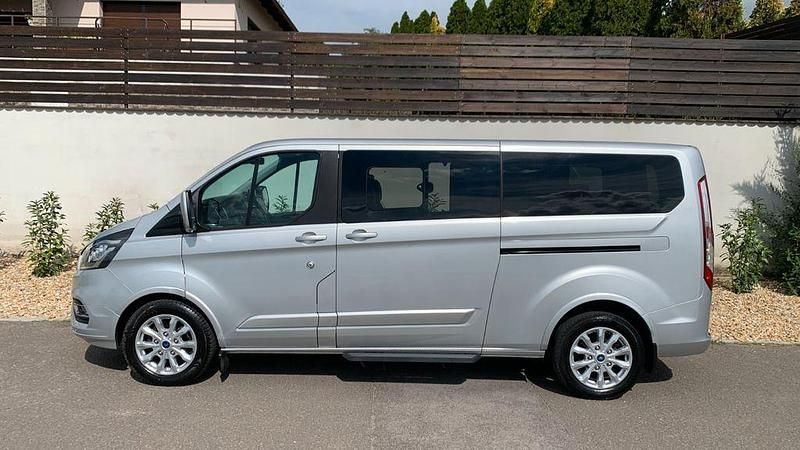 Gebraucht Ford Tourneo 150 PS (110 kW) 2023 Silber Van / Kleinbus
