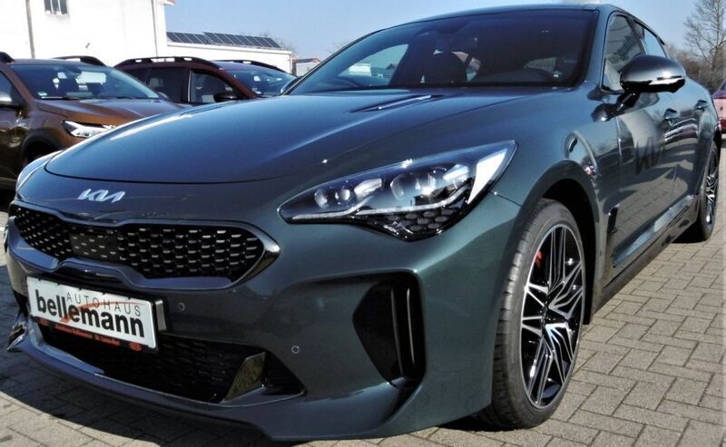 Ascot green Gebraucht 2023 Kia Stinger 2 Limousine | 57.950 € - Bild 1/4