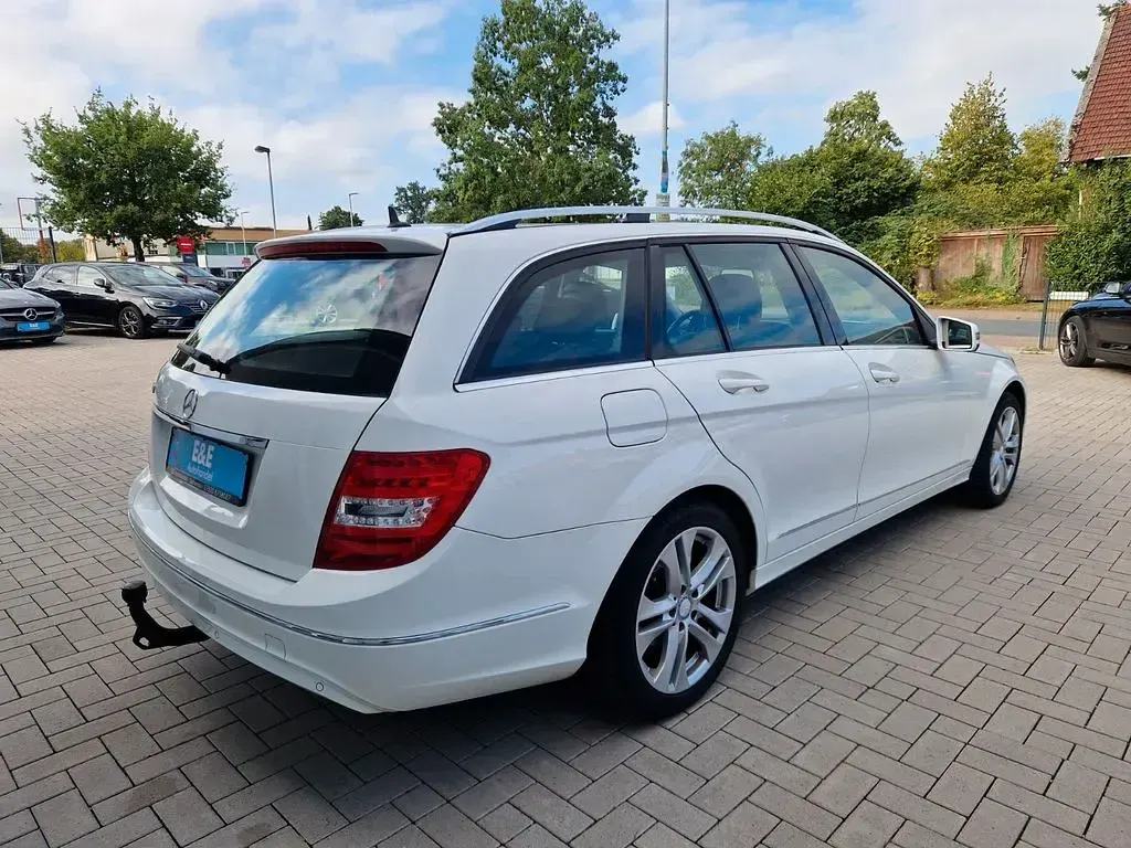 Gebraucht Mercedes C180 156 PS (114 kW) 2014 Weiß Limousine