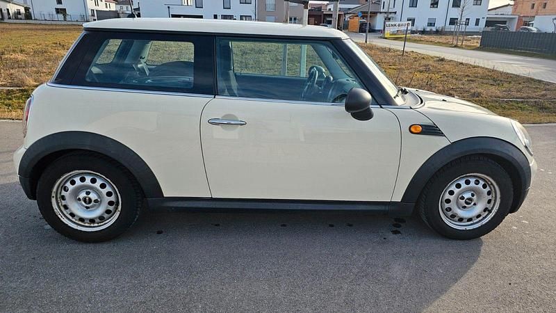 Gebraucht Mini Cooper 90 PS (66 kW) 2009 Weiß Kleinwagen
