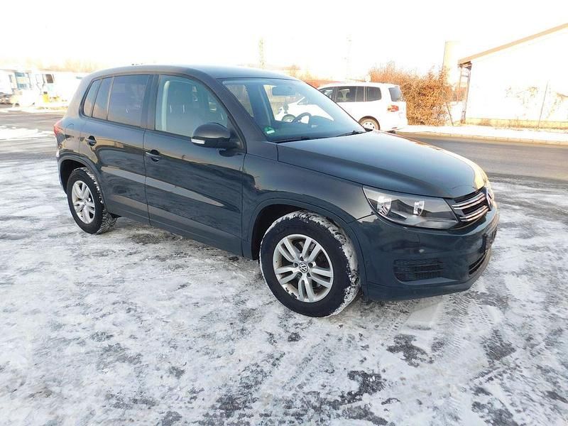 Gebraucht VW Tiguan Trendline 122 PS (89 kW) 2015 Grau SUV