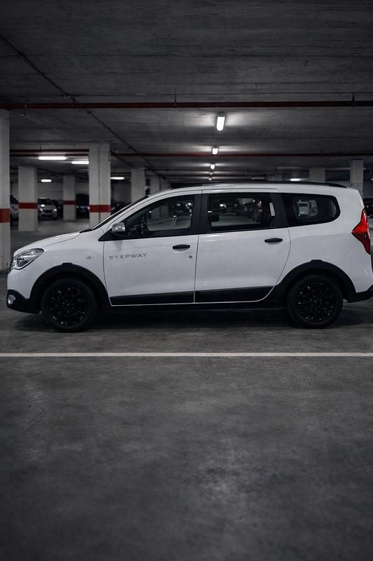 Gebraucht Dacia Lodgy Stepway 115 PS (84 kW) 2017 Weiß Van / Kleinbus