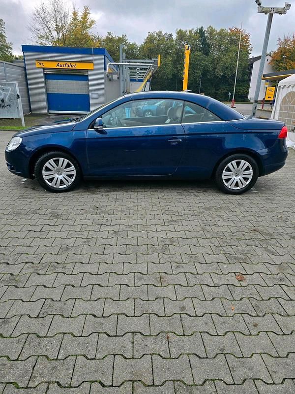 Gebraucht VW Eos 140 PS (102 kW) 2006 Blau Cabrio