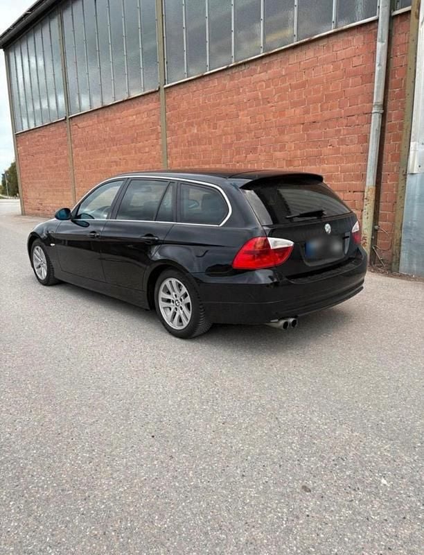 Usado BMW 325 218 HP (160 kW) 2008 Preto Carrinha