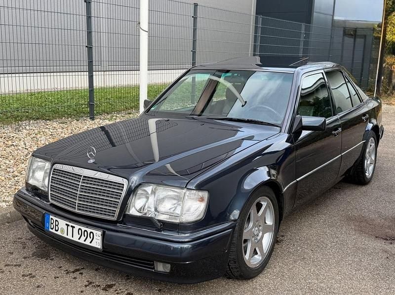 Schwarz Gebraucht 1995 Mercedes E500 Limousine | 74.900 € - Bild 1/4