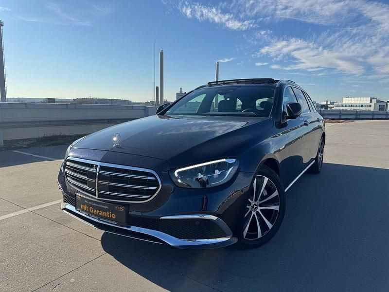 Blau Gebraucht 2021 Mercedes E400 Limousine | 37.450 € (Guter Preis) - Bild 1/4