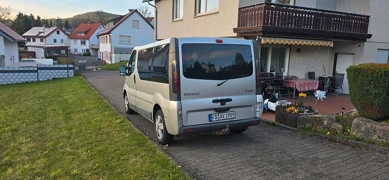 Używany Opel Vivaro 101 KM (74 kW) 2006 Srebrny Minivan