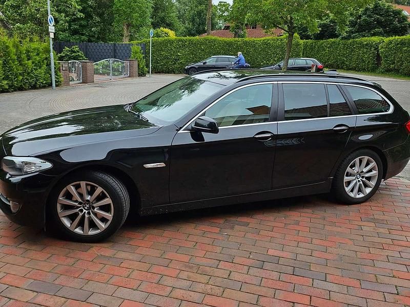 Schwarz Gebraucht 2012 BMW 520 Kombi | 11.500 € (Guter Preis) - Bild 1/4