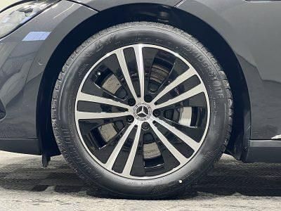 Gebraucht Mercedes EQE300 Premium 180 kW (245 PS) 2024 Grau Limousine