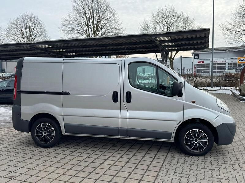 Gebraucht Opel Vivaro 90 PS (66 kW) 2014 Silber Van / Kleinbus