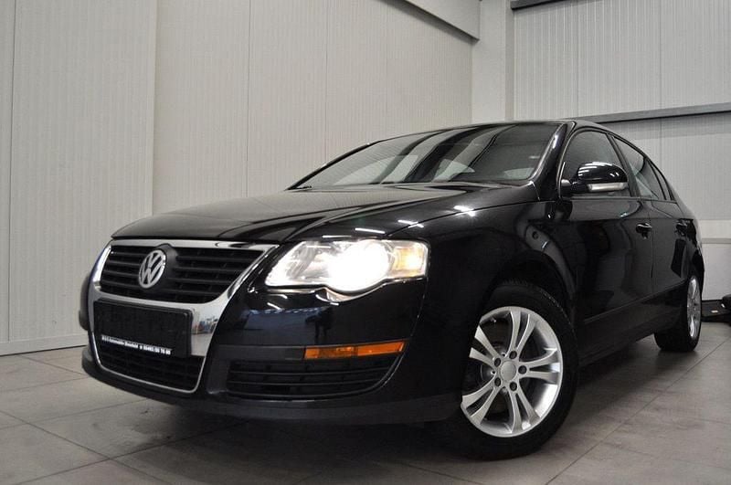 Schwarz Gebraucht 2006 VW Passat Trendline Limousine | 3.990 € (Teuer) - Bild 1/4