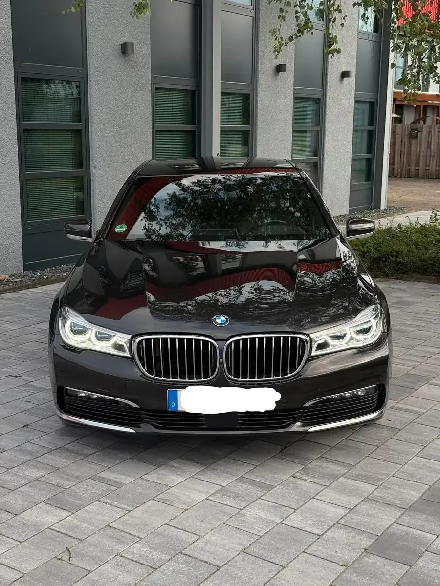 Gebraucht BMW 730 265 PS (194 kW) 2017 Grün Limousine