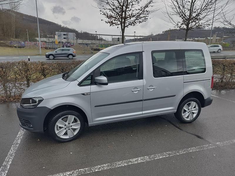 Silber Gebraucht 2018 VW Caddy Trendline Van / Kleinbus | 22.000 € (Teuer) - Bild 1/4