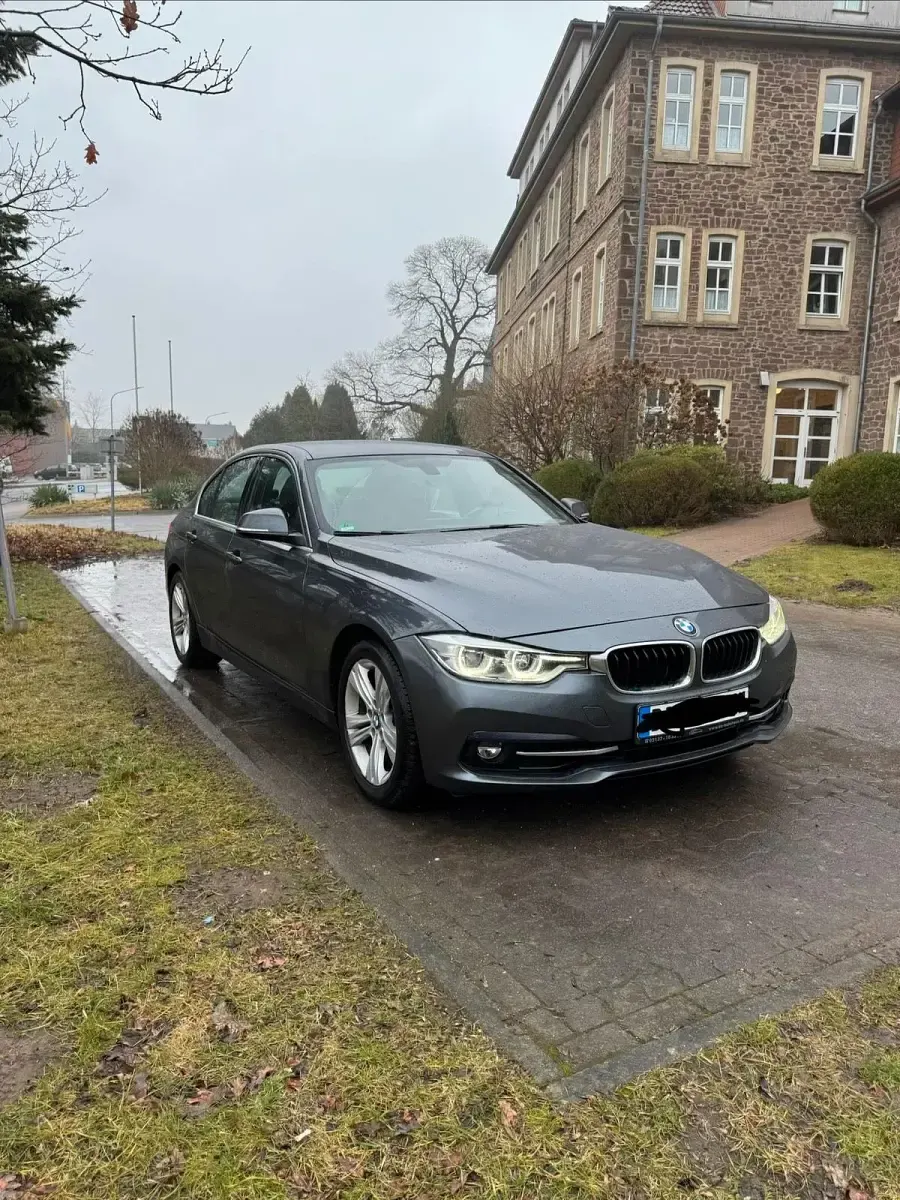 Gebraucht BMW 320 184 PS (135 kW) 2016 Grau Limousine