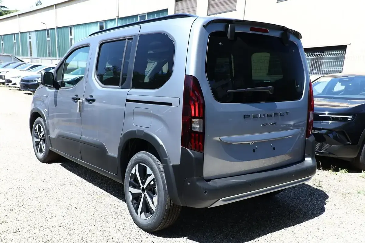 Neu Peugeot Rifter GT 131 PS (96 kW) 2025 Artense grau metallic Van / Kleinbus