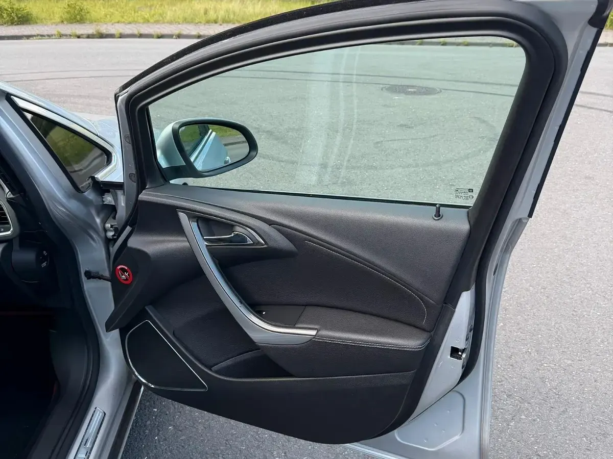 Gebraucht Opel Astra Cosmo 116 PS (85 kW) 2010 Silber Limousine