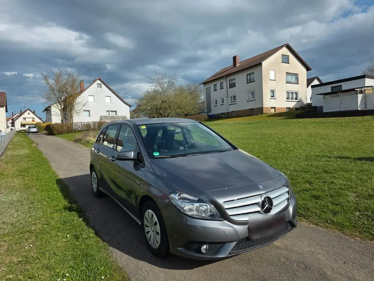 Gebraucht Mercedes B180 122 PS (89 kW) 2012 Grau Kleinwagen