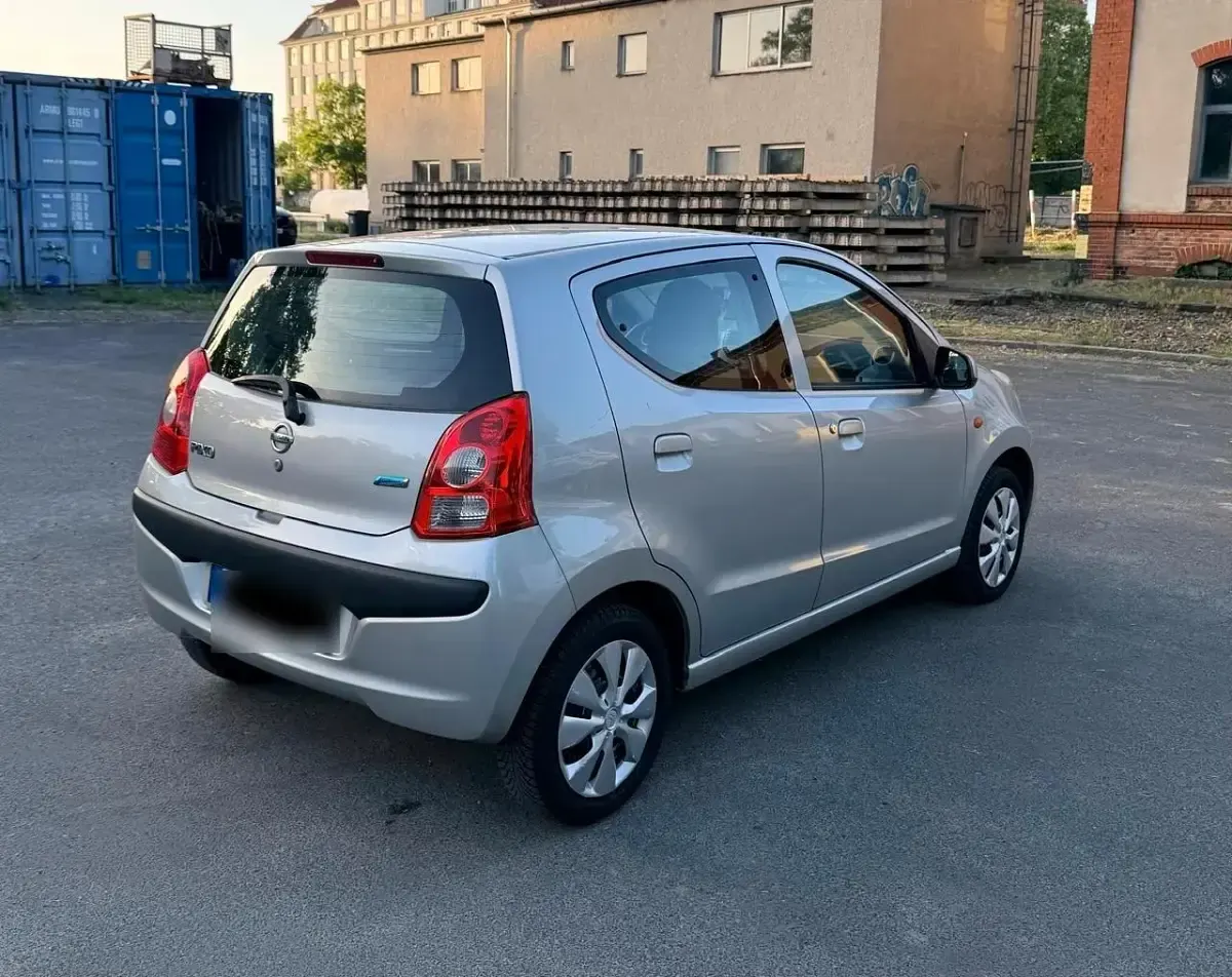 Gebraucht Nissan Pixo 75 PS (55 kW) 2012 Silber Kleinwagen