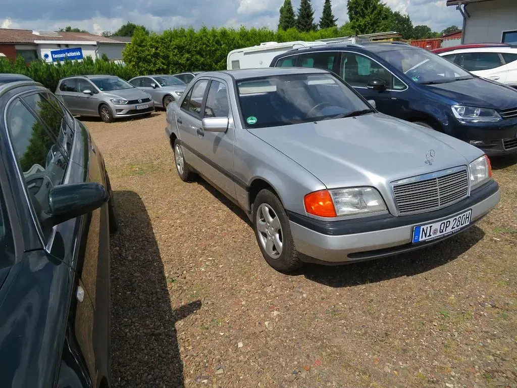 Gebraucht Mercedes C180 122 PS (89 kW) 1994 Silber Limousine