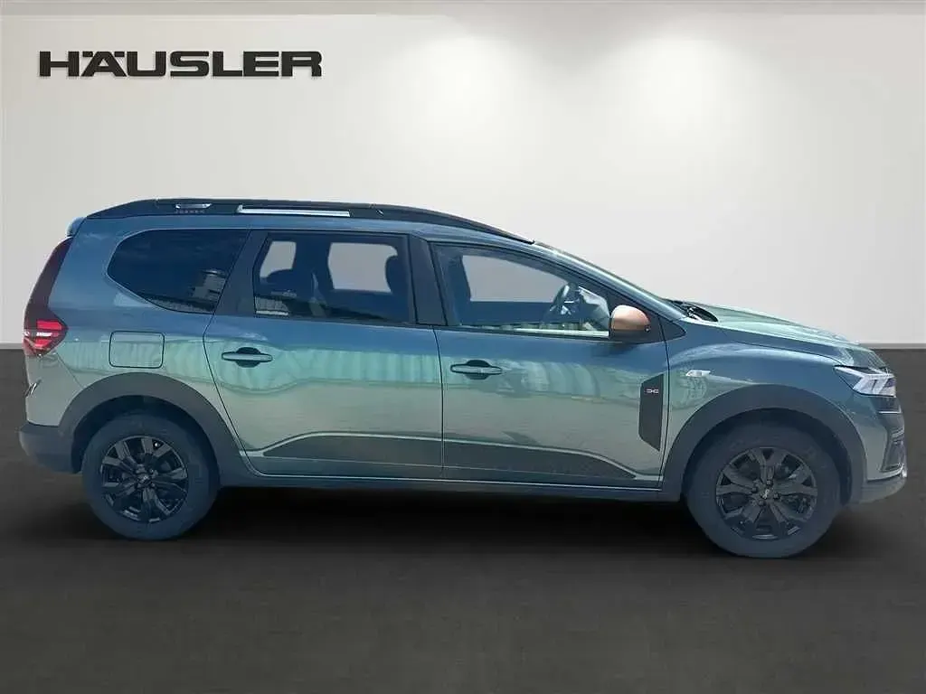 Gebraucht Dacia Jogger 141 PS (103 kW) 2024 Zedergrün metallic Van / Kleinbus