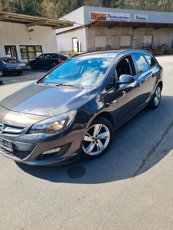 Gebraucht Opel Astra Edition 140 PS (102 kW) 2012 Grau Kombi