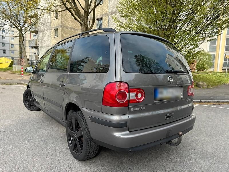 Second-hand VW Sharan 140 CP (102 kW) 2007 Monovolum