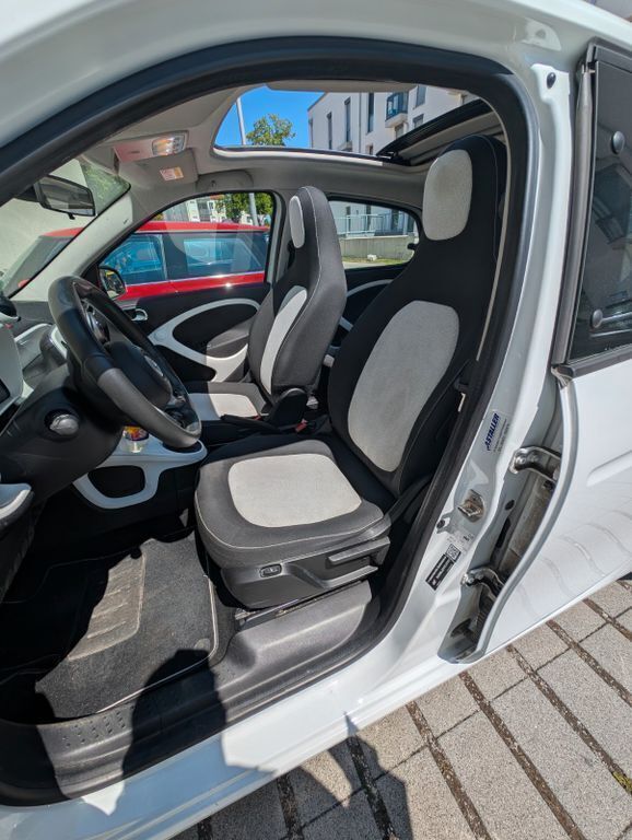 Weiß Gebraucht 2015 Smart ForFour Passion Limousine | 7.800 € (Fairer Preis) - Bild 1/4