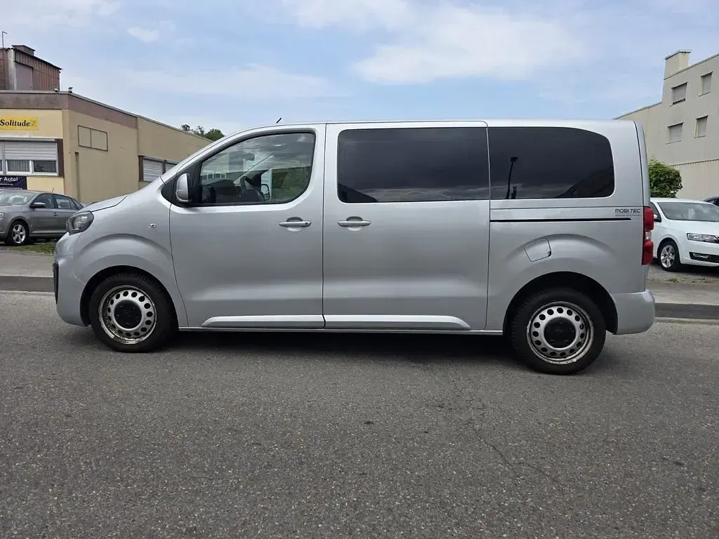 Gebraucht Peugeot Expert 179 PS (131 kW) 2018 Grau Van