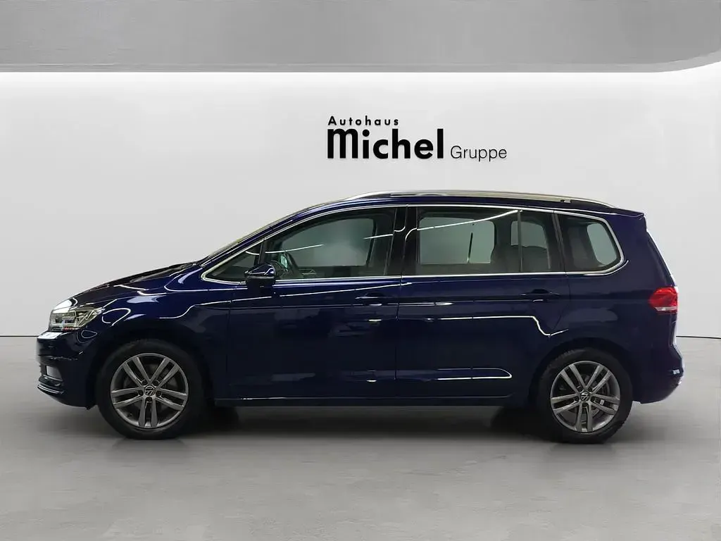 Gebraucht VW Touran Highline 150 PS (110 kW) 2022 Blau Van / Kleinbus