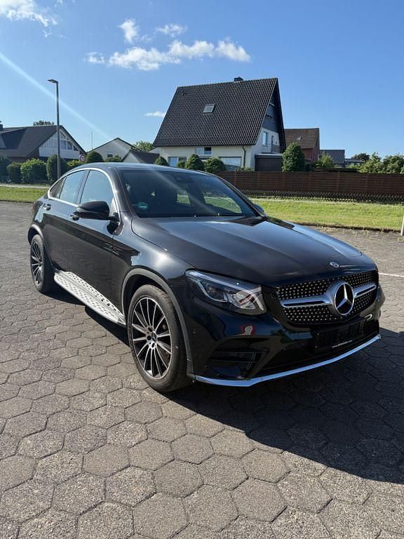 Schwarz Gebraucht 2017 Mercedes GLC220 AMG line Coupé | 37.400 € (Etwas zu teuer) - Bild 1/4