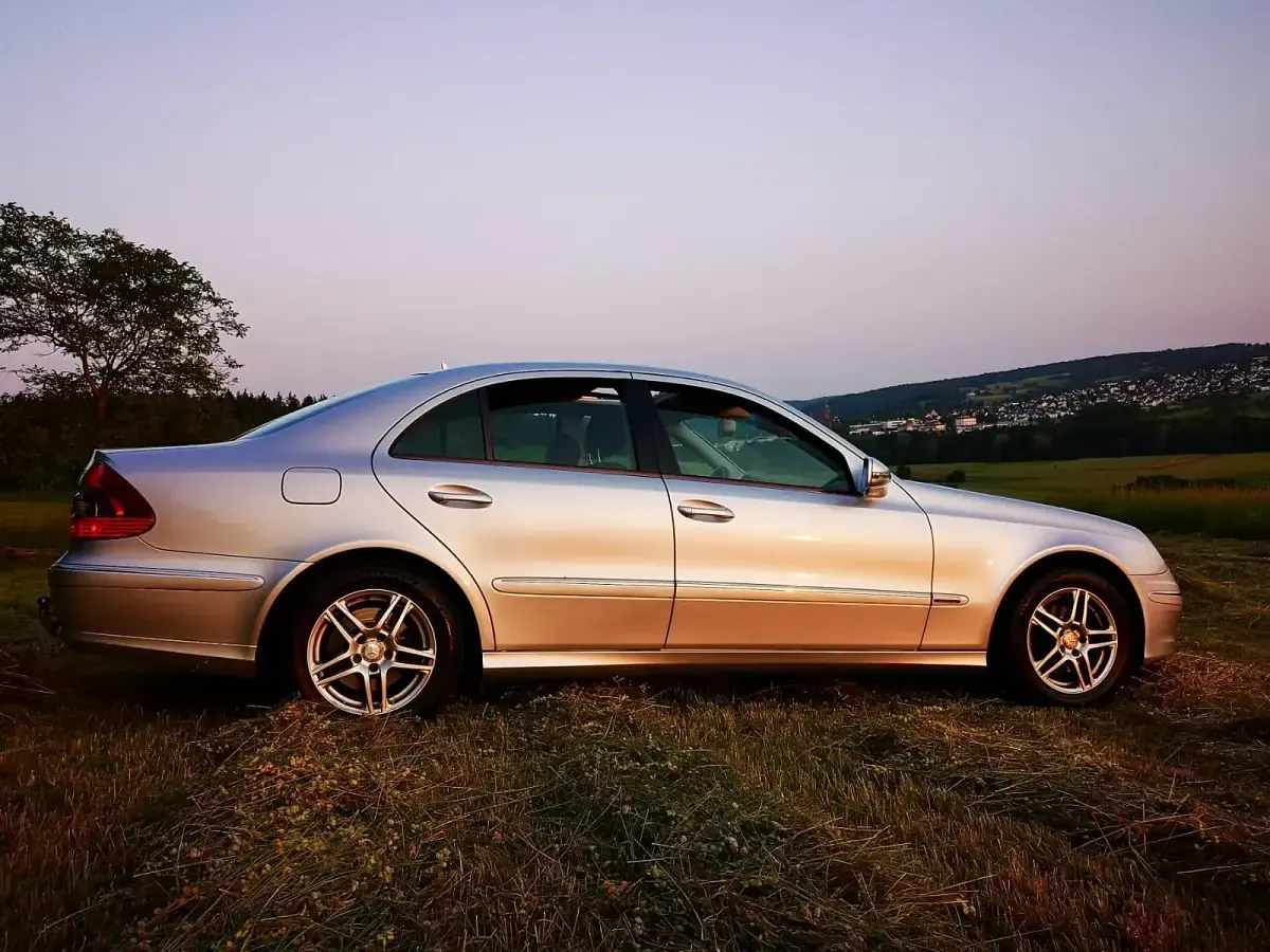 Gebraucht Mercedes E220 Elegance 170 PS (125 kW) 2008 Silber Limousine