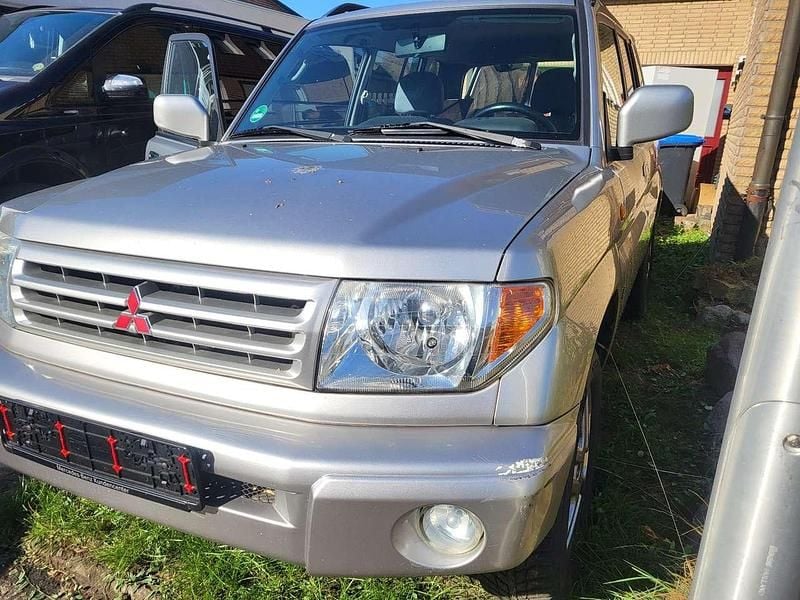 Beige Gebraucht 2003 Mitsubishi Pajero Motion SUV | 3.600 € (Fairer Preis) - Bild 1/4