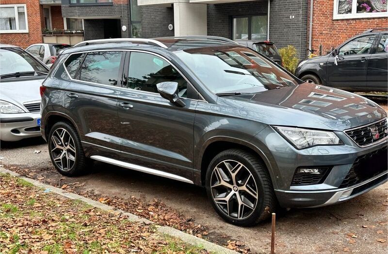 Grau Gebraucht 2020 Seat Ateca 4Drive SUV | 28.990 € (Fairer Preis) - Bild 1/4