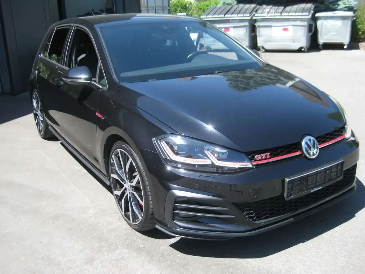 Gebraucht VW Golf VII GTI 245 PS (180 kW) 2018 Deep black Limousine