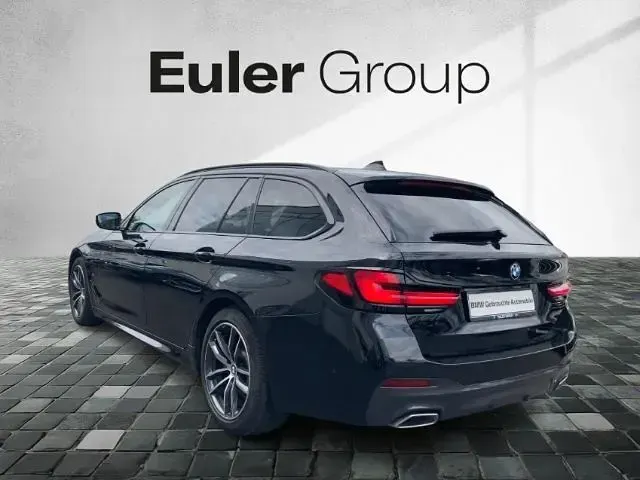 Gebraucht BMW 520 M Sport 190 PS (139 kW) 2023 Saphirschwarz Limousine