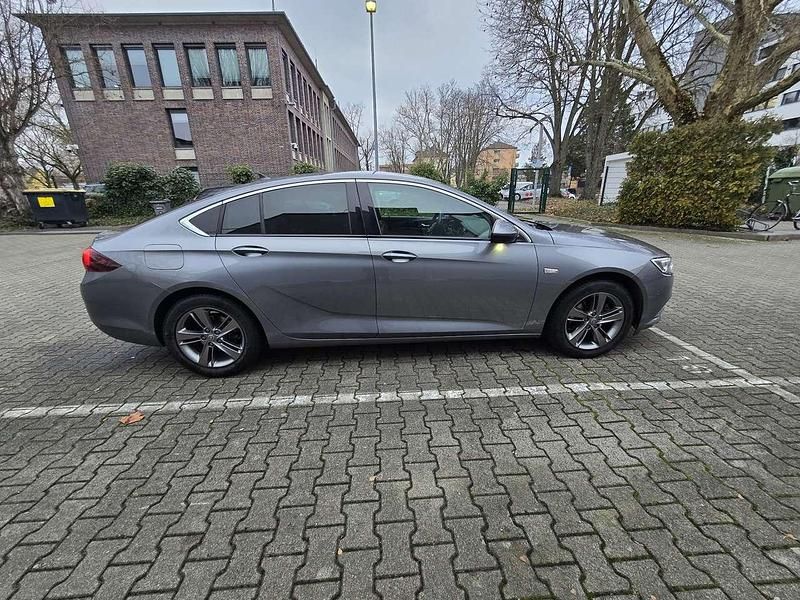Gebraucht Opel Insignia Dynamic 165 PS (121 kW) 2018 Grau Kleinwagen
