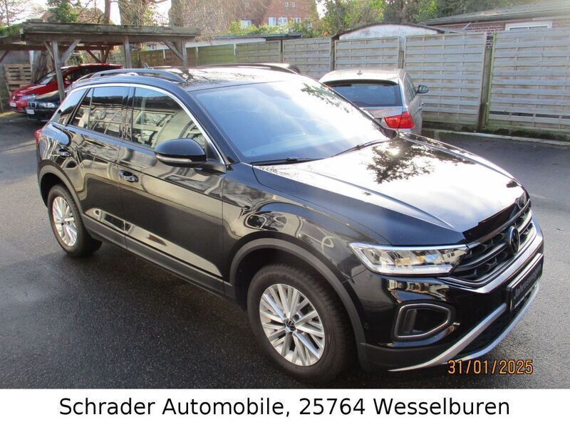 Deepblack perleffect Gebraucht 2023 VW T-Roc Life SUV | 21.890 € (Fairer Preis) - Bild 1/4