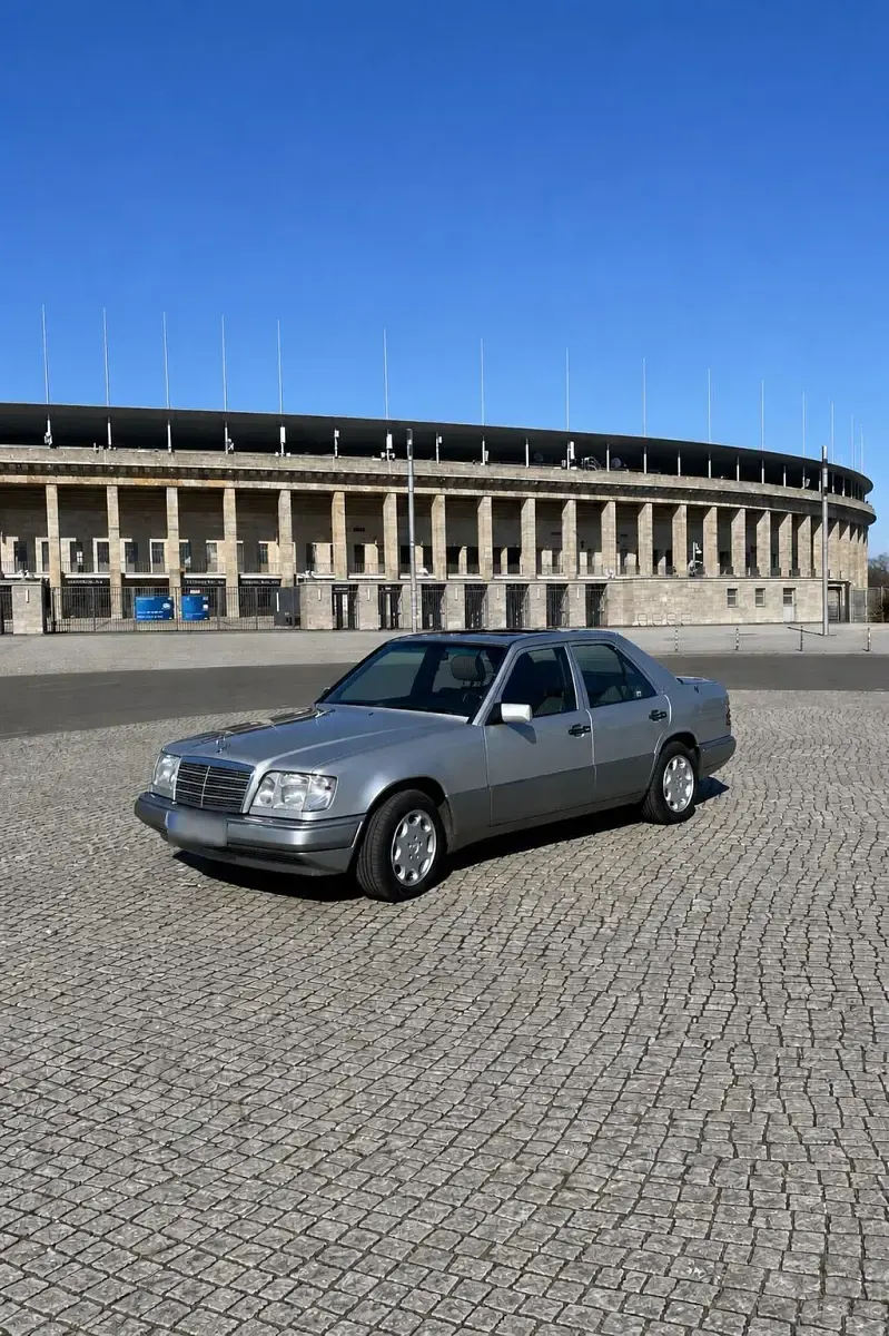 Gebraucht Mercedes E320 220 PS (161 kW) 1994 Silber Limousine