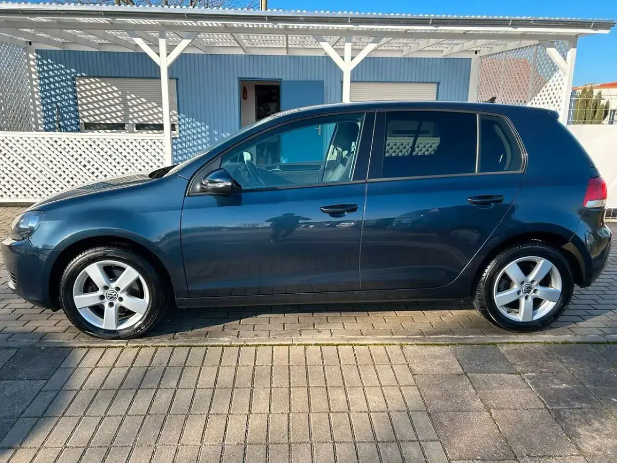 Gebraucht VW Golf VI Comfortline 105 PS (77 kW) 2010 Blau Kleinwagen