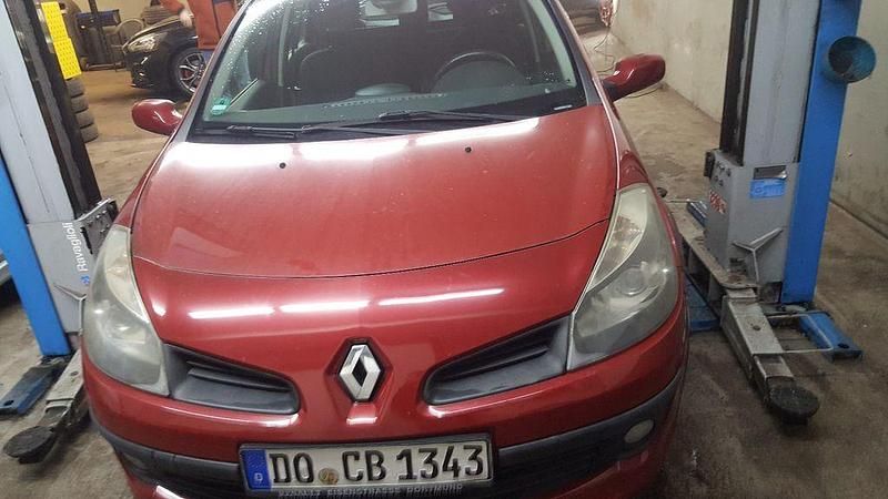 Gebraucht Renault Clio II Authentique 75 PS (55 kW) 2008 Rot Limousine
